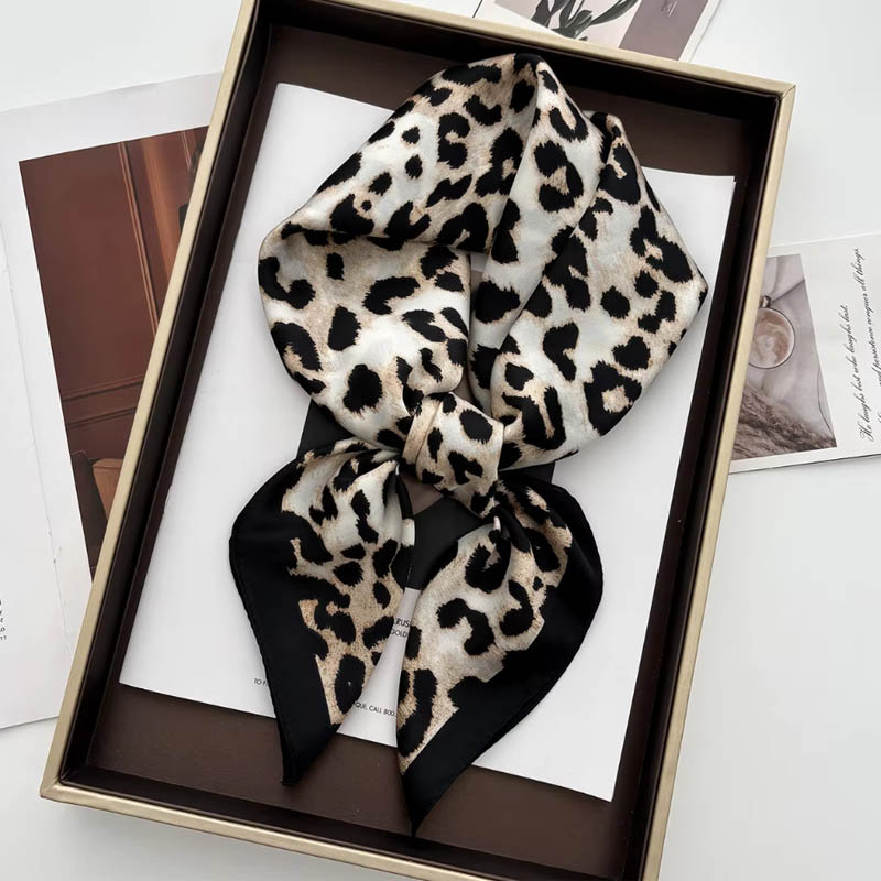 Luxury Leopard Print Female Sa - Ascot Neck Scarf 评论和价格