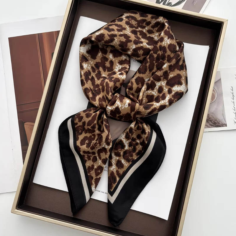 Luxury Leopard Print Female Sa - Ascot Neck Scarf 评论和价格