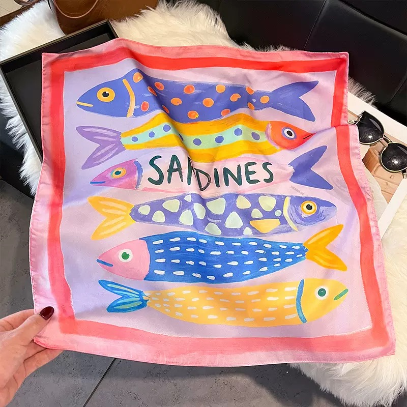 Fashion Fish Pattern Square Si - Ascot Neck Scarf 评论和价格